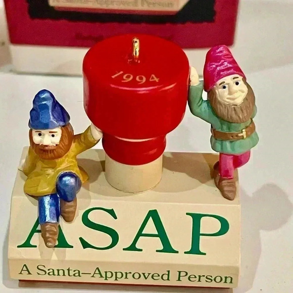 Hallmark Vintage KEEPSAKE Ornaments Set of 2 in new like condition - Picture 2 of 4